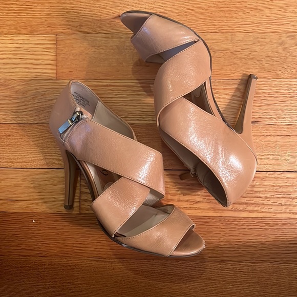 Boutique 9 Shoes - Boutique 9 tan leather strappy heeled sandals size 7 in box
